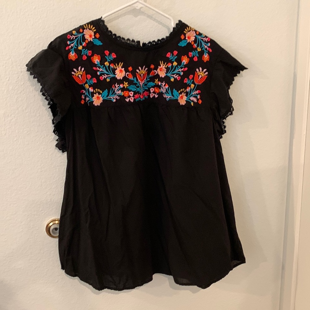 Crop sleeve embroidered top